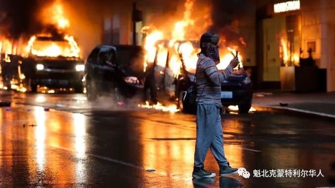 数千人聚集在蒙特利尔市中心抗议警察暴行，砸碎橱窗抢劫-2.jpg