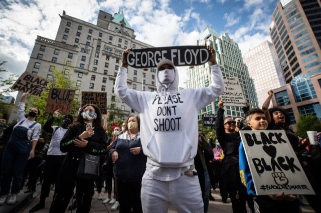 加拿大多个城市举行反种族主义示威游行-2.jpg