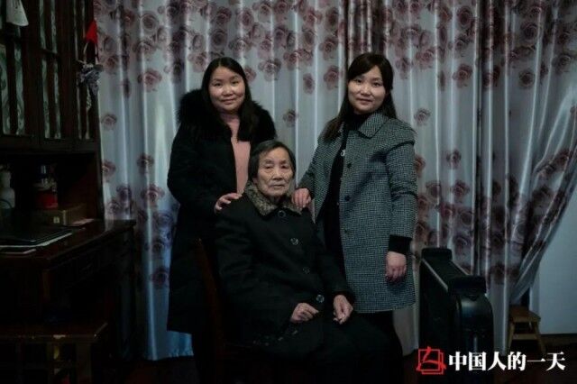武汉双胞胎姐妹这一年全家确诊 父亲去世-1.jpg