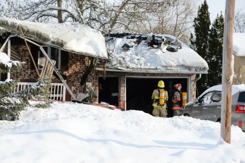 魁省Montérégie地区发生大火的住宅内发现尸体，疑是凶杀案-1.jpg