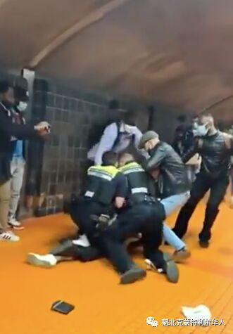 疯传！蒙特利尔地铁检查员暴打一名黑人女性（视频）-2.jpg