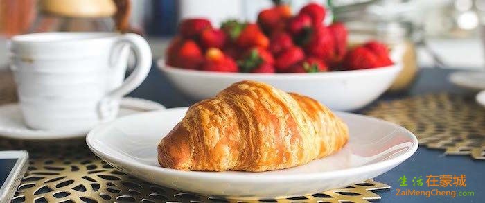 croissant-breakfast.jpg