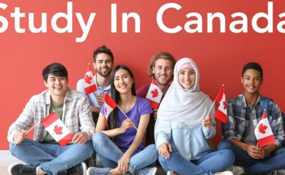 报告：加拿大留学生或在9月份剧减-1.png