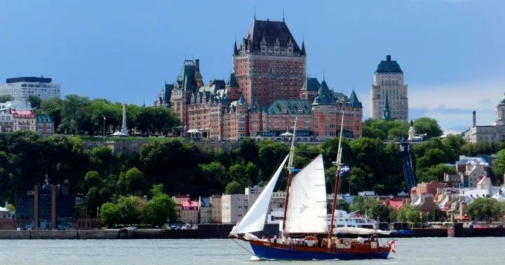 今年夏天 魁北克市旅游业火爆 游客数量超过预期-1.jpg