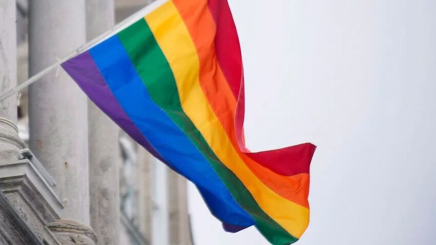 警局升起彩虹旗，蒙特利尔骄傲大游行今年又回来了-3.jpg