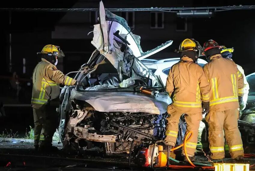 蒙特利尔以南这里发生严重车祸，10多辆车被撞 一司机死亡-2.jpg