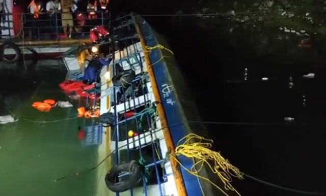 贵州客轮侧翻已有35人上岸 搜救仍在进行-1.png