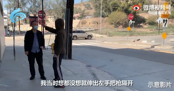 中国教授在街头遭持枪抢劫，“秀”中国功夫赶跑非裔劫匪-2.png