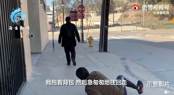中国教授在街头遭持枪抢劫，“秀”中国功夫赶跑非裔劫匪-3.png