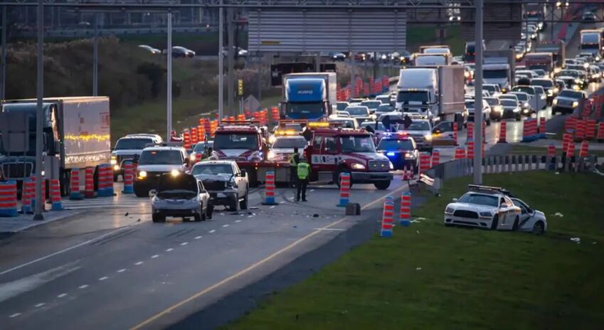 蒙特利尔南岸Brossard高速路重大事故，造成一死 一重伤-1.jpg