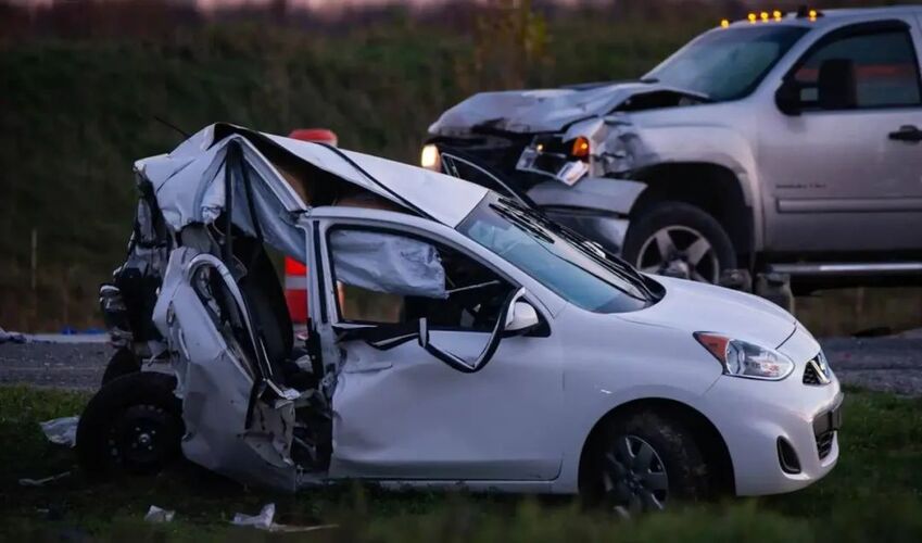 蒙特利尔南岸Brossard高速路重大事故，造成一死 一重伤-2.jpg