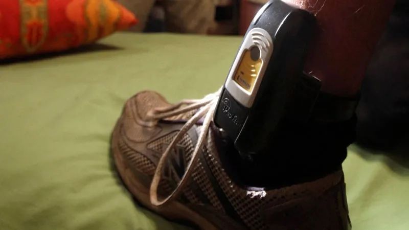魁省将给家暴者安装电子追踪脚镣，保护女性-3.jpg