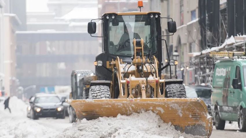 今冬第一场暴风雪袭击魁省 许多学校停课关闭-3.jpg