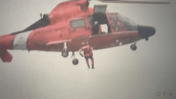 悲剧！60岁女子驾车被困尼亚加拉大瀑布边缘！直升机紧急救援 无力回天...-3.jpg