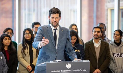 留学生好消息！加拿大移民部长今天宣布 毕业工签可延期18个月 ...