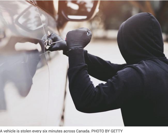 加拿大偷车贼得手后，通常先把车停在附近