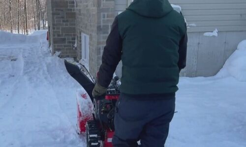 魁省居民愤怒：给除雪公司付了钱 40厘米暴雪没人清理