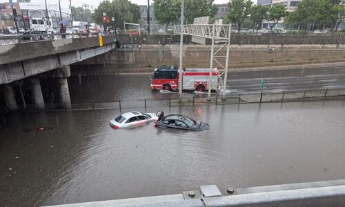 蒙特利尔破纪录大暴雨 多条高速关闭 交通混乱 机场航班取消 ... ... ...