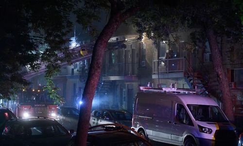 蒙特利尔两栋住宅楼发生大火，几户家庭被迫疏散