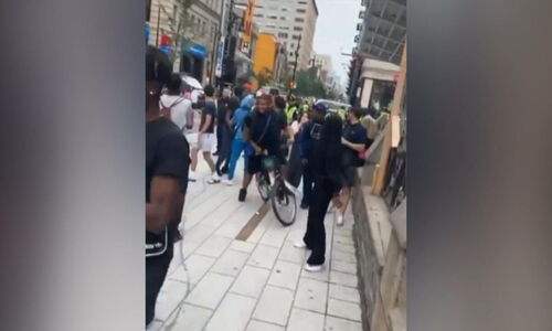 蒙特利尔市中心挤满人抗议 大量警员到场