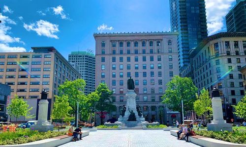 蒙特利尔市中心受欢迎的Phillips广场 重新翻修后已经开放