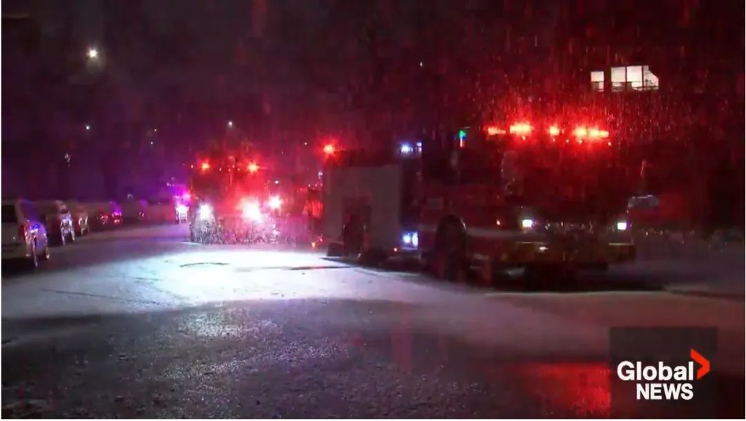 蒙特利尔公寓楼内派对失控:三人被刺伤 100人被疏散 在风雪中等了数小时... ...