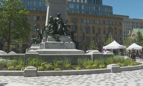 蒙特利尔市中心Phillips广场附近的翻新施工项目终于完工了