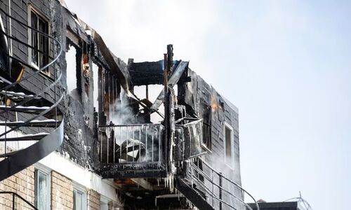 蒙特利尔南岸一座住宅楼重大火灾 16个住户被迫疏散