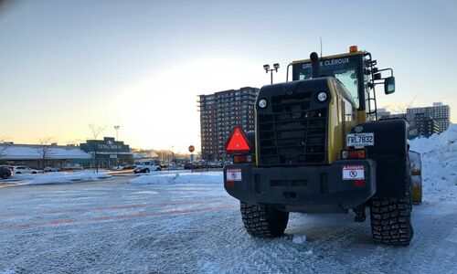 惨剧！魁省IGA超市员工在停车场 被除雪车撞亡