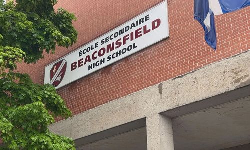 蒙特利尔西岛一中学 9月起强制学生穿校服
