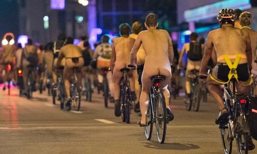 蒙特利尔2022年裸骑自行车游行举行