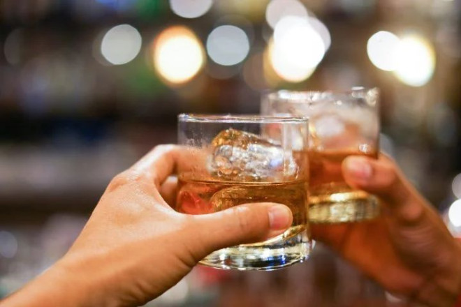 加拿大建议喝酒量一周不超过2杯 每年7000例癌症与酒有关