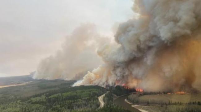 失控：加拿大爆发110场山火，进入紧急状态