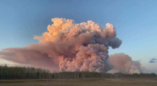 失控：加拿大爆发110场山火，进入紧急状态