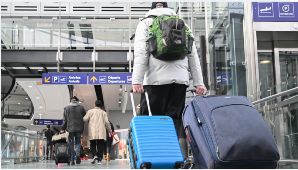 加拿大又一家航空公司宣布 这些航线的行李不再免费